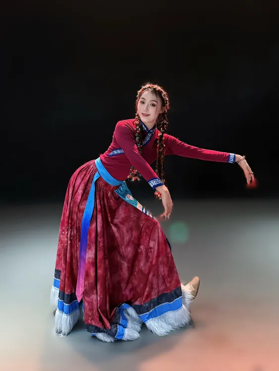 小香老师同款藏族舞蹈服女广场舞舞台表演服少数民族大摆裙套装