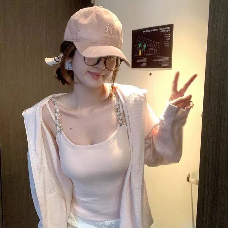 设计感花朵甜妹花朵双肩带修身背心夏季带胸垫打底吊带上衣女