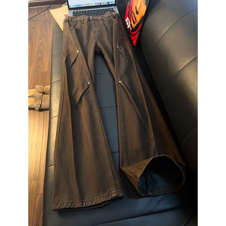 美拉德咖啡色斜切工装牛仔裤男款加绒加厚水洗纯棉铆钉裤子弯刀裤