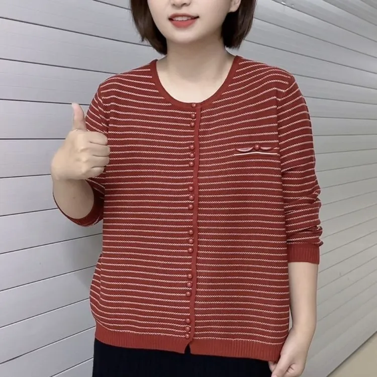 妈妈春秋装时尚条纹短款针织打底衫中老年大码女减龄显瘦开衫上衣