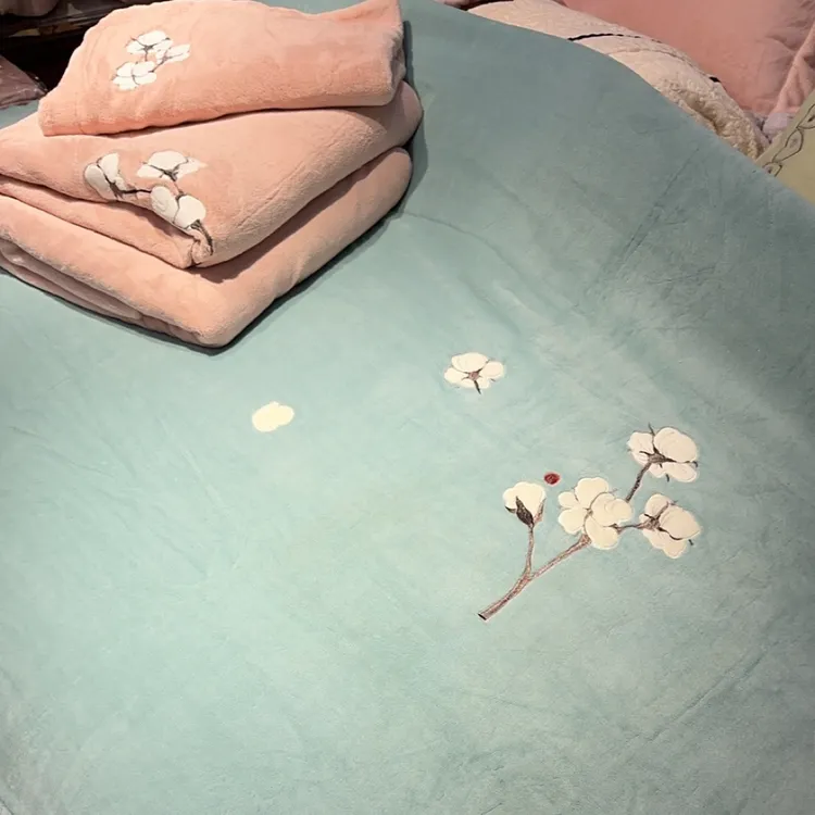 牛奶绒绣花保暖四件套