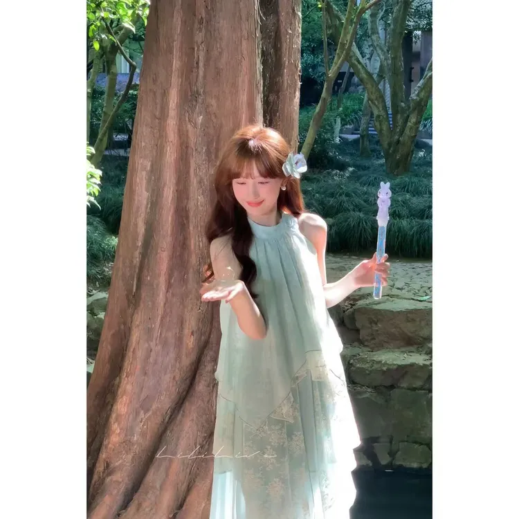 【茉莉清茶】新款海边度假挂脖蕾丝拼接连衣裙DRC042