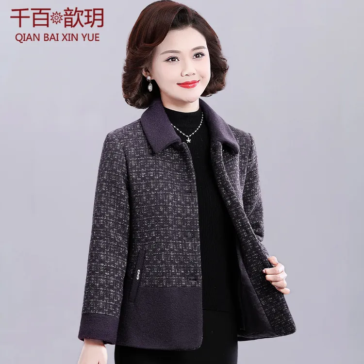 妈妈格子毛呢外套秋冬季新款中老年女士洋气短款加棉加厚呢子大衣