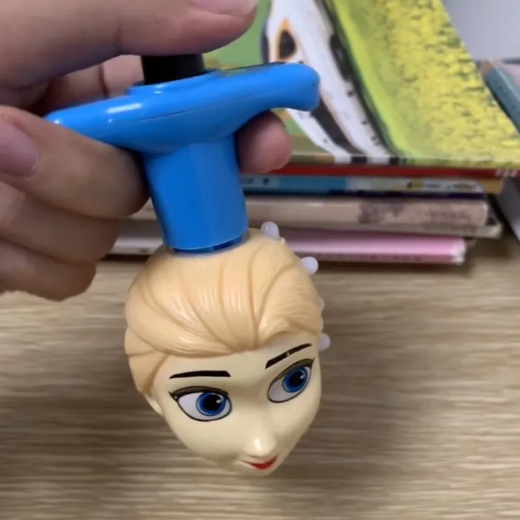 公主陀螺玩具儿童旋转七彩发光音乐爱莎钢铁侠海绵宝宝小学生礼物