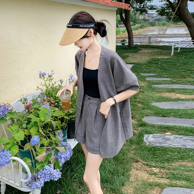 高级感灰色西装套装女2025夏季新款小众不撞款西服短裤穿搭一整套