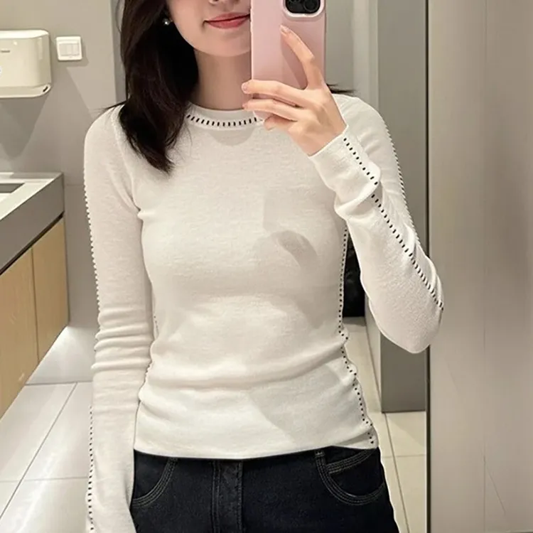 高级感灰色刺绣圆领长袖针织衫女秋冬修身显瘦收腰毛衣内搭打底衫