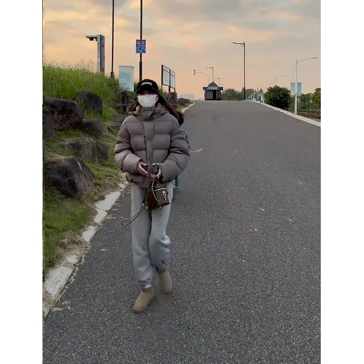 灰色小个子龟背泡芙羽绒服女2025冬季新款短款加厚白鸭绒面包服