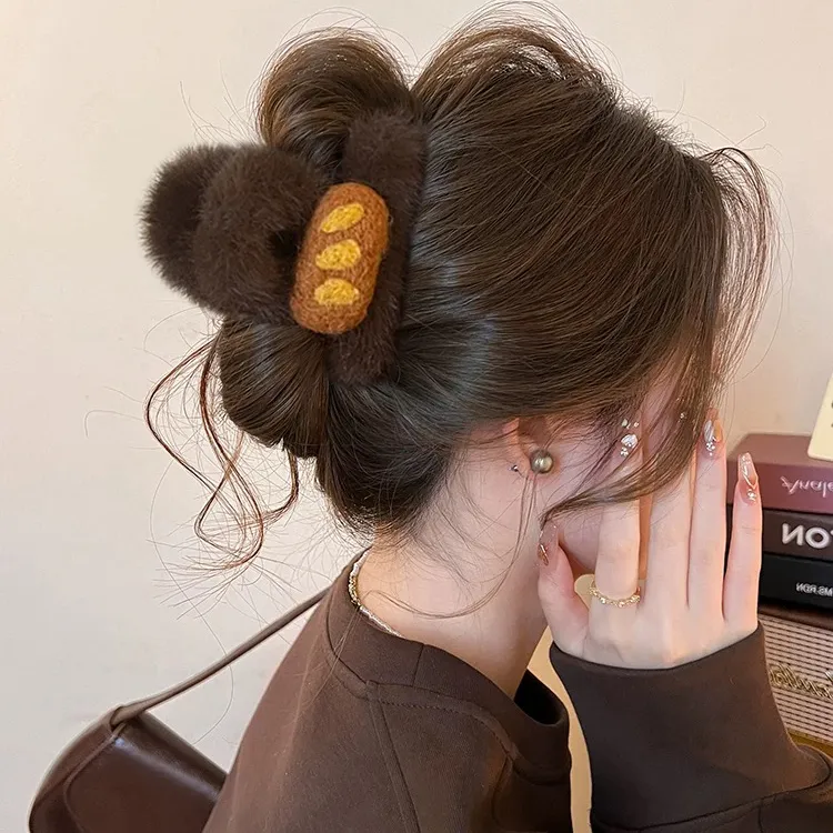 毛绒卡通头发抓夹女发量少高级感2025秋冬新款后脑勺半扎发鲨鱼夹