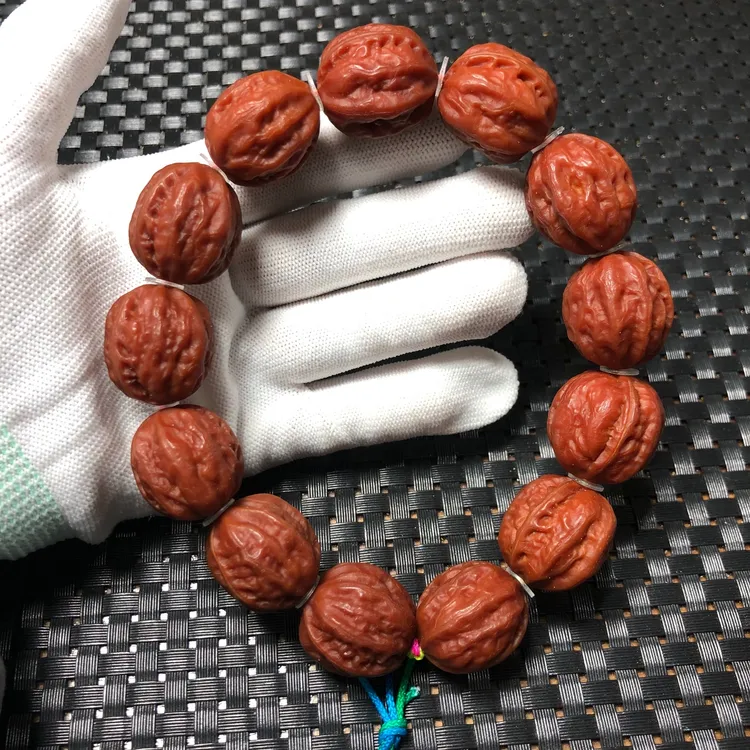 文玩核桃把件0436野生秋子京八棱机刷玉华23-24mm打灯透手持