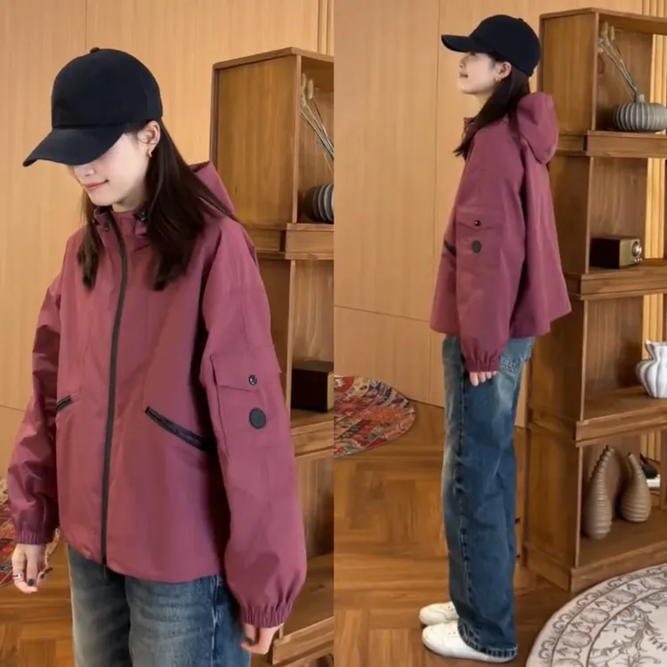 2025秋季高级感超好看时尚连帽冲锋衣女装爆款休闲显瘦短款外套