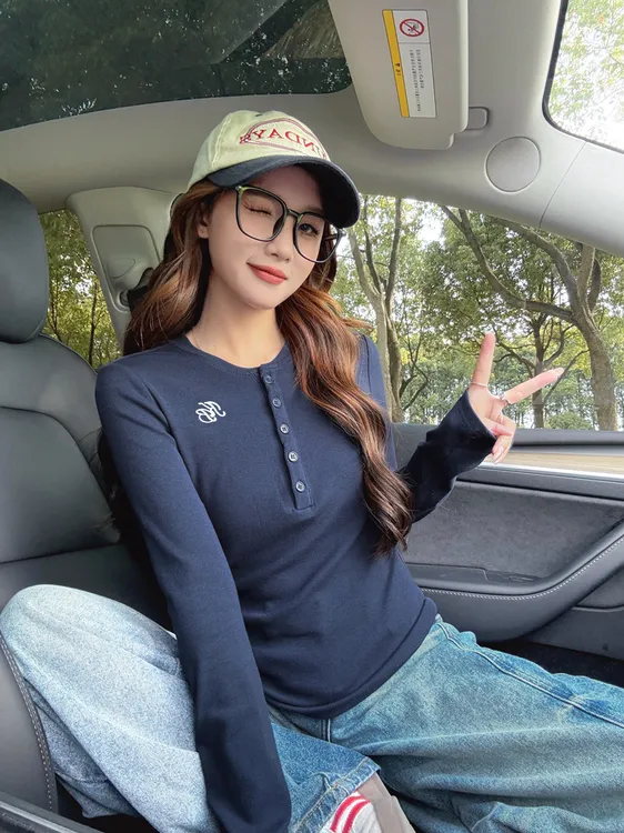 时尚减龄长袖T恤女秋季显瘦遮肉百搭洋气内搭打底衫2025新款上衣
