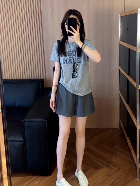 高级感2025夏季新款字母印花短袖T恤女韩系简约时尚上衣短裤套装
