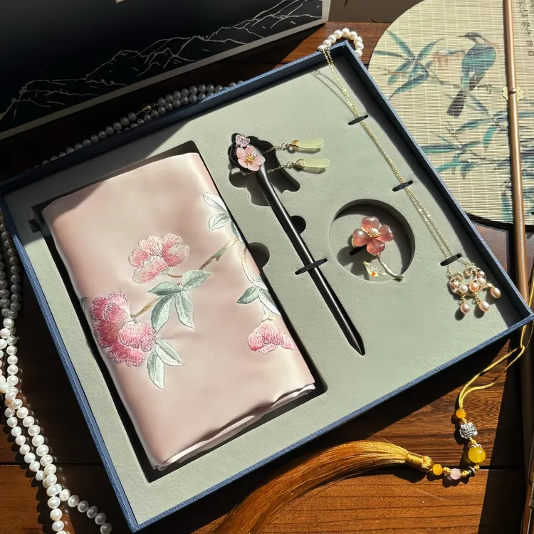 新款中国风苏绣真丝丝巾节日礼品围巾四件套送长辈妈妈披肩礼盒装