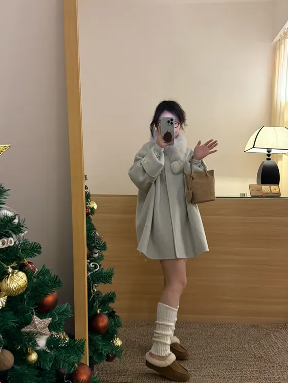 2025秋冬新款法式设计感气质毛领围巾呢子大衣斗篷保暖毛呢外套女