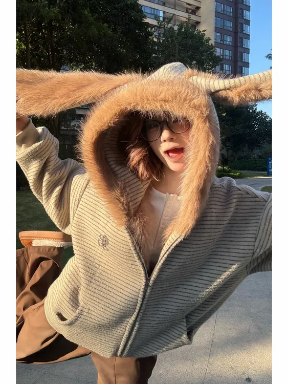 AMER 国潮美式复古金属小标设计条纹兔耳加绒开衫外套冬季百搭女