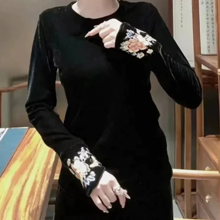 气质高级感小衫大码女装200斤胖MM时尚新款复古刺绣丝绒打底衫潮