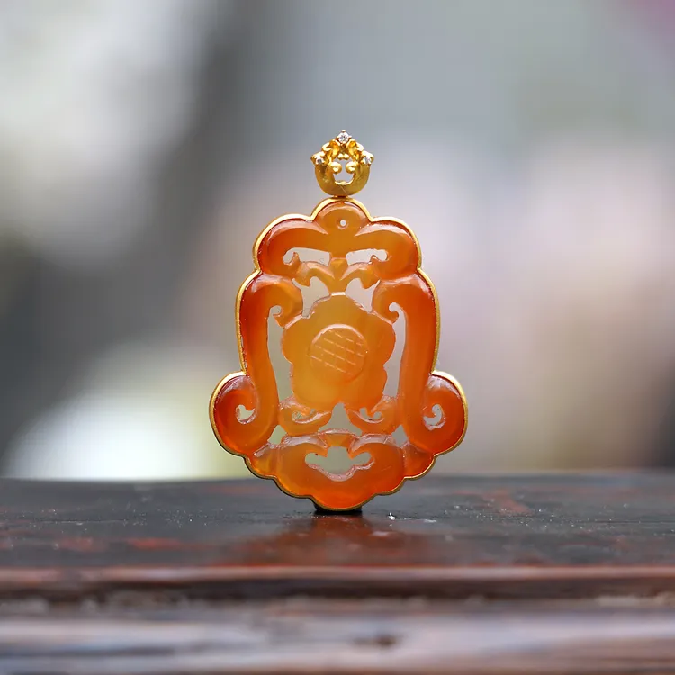 【花佩】清 冰透一级玛瑙如意雕花吊坠 18K金镶国风设计款坠子