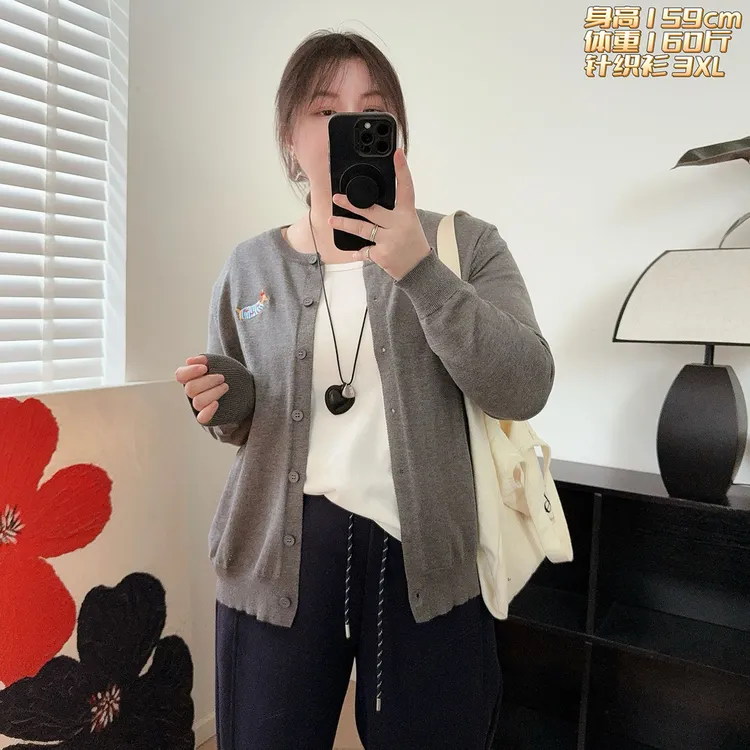 福福大码女装 秋季薄款正肩袖腊肠狗毛衣外套 宽松显瘦针织衫开衫