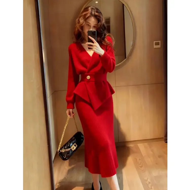 韩系一整套深冬穿搭红色收腰V领毛衣重要场合漂亮超好看冬裙套装
