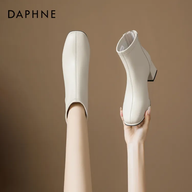 达芙妮真皮短靴女新款白色粗跟马丁靴女时尚春秋加绒靴高跟瘦瘦靴