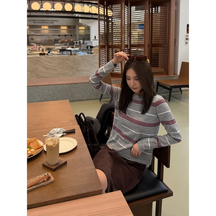 【北平心事】“Y毛衫”老钱撞色拼接圆领三色条纹长袖毛织毛衣21913