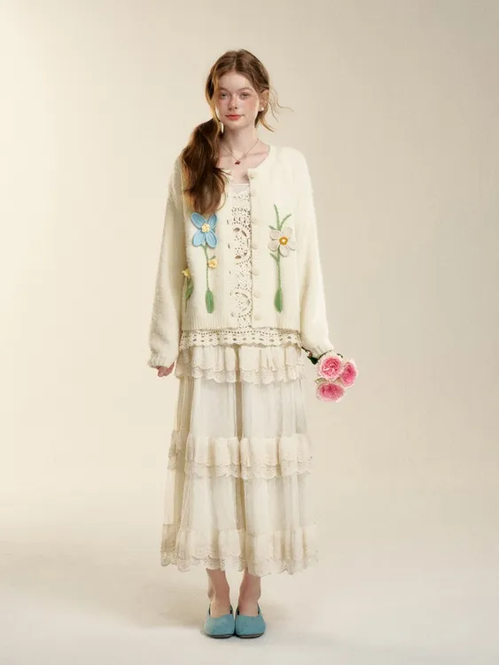 Z030#秋冬2025新款立体钩花毛衣女蕾丝打底衫配半身蛋糕裙三件套