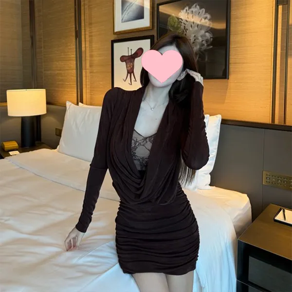 现货【千金派对】垂坠荡领气质连衣裙秋冬新款收腰显瘦蕾丝包臀裙子