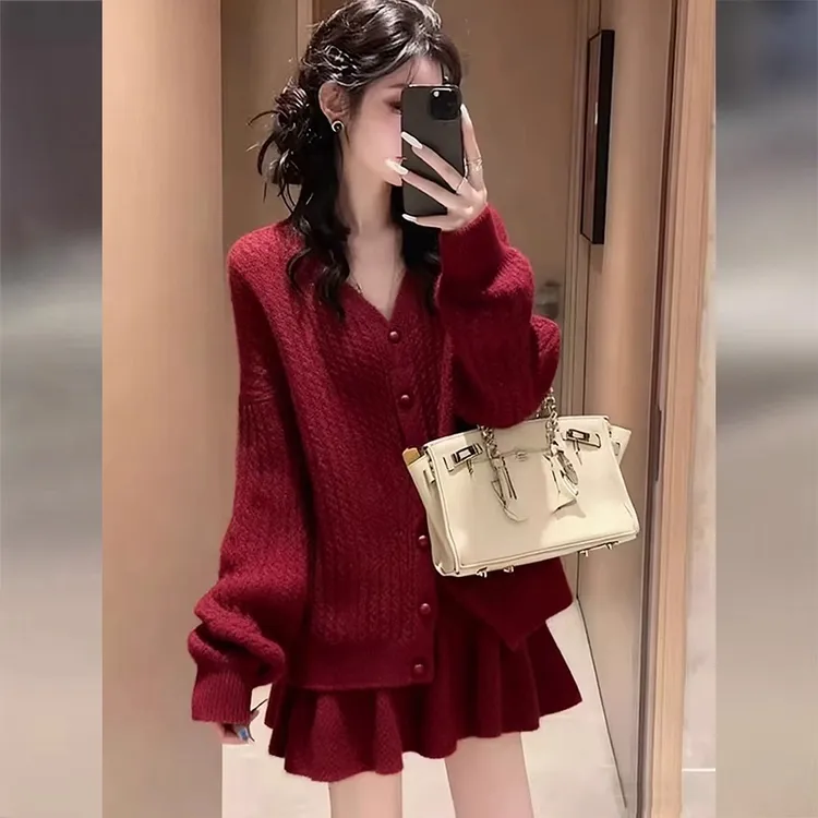 小个子红色毛衣套装女2025新款秋冬慵懒风穿搭针织上衣短裙两件套