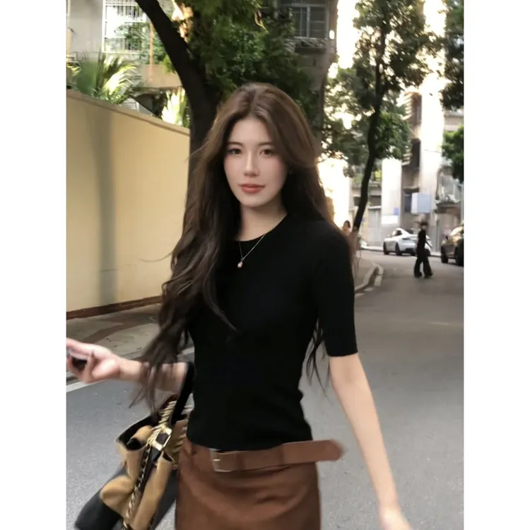 【禾呈】秋季显瘦修身百搭吸汗简约通勤T恤圆领中袖套头上衣女10571