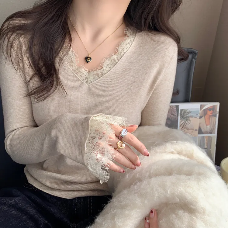 V领睫毛蕾丝打底衫女内搭2025秋季新款法式毛衣设计感针织A10161