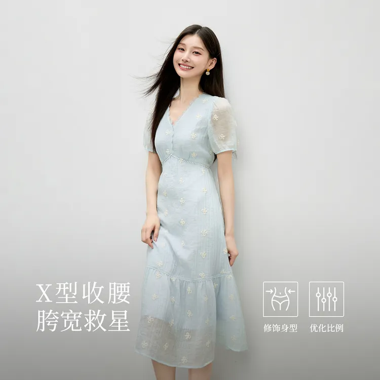 秋水伊人简约裙子2025年夏季新款V领泡泡袖连衣裙625206M020694