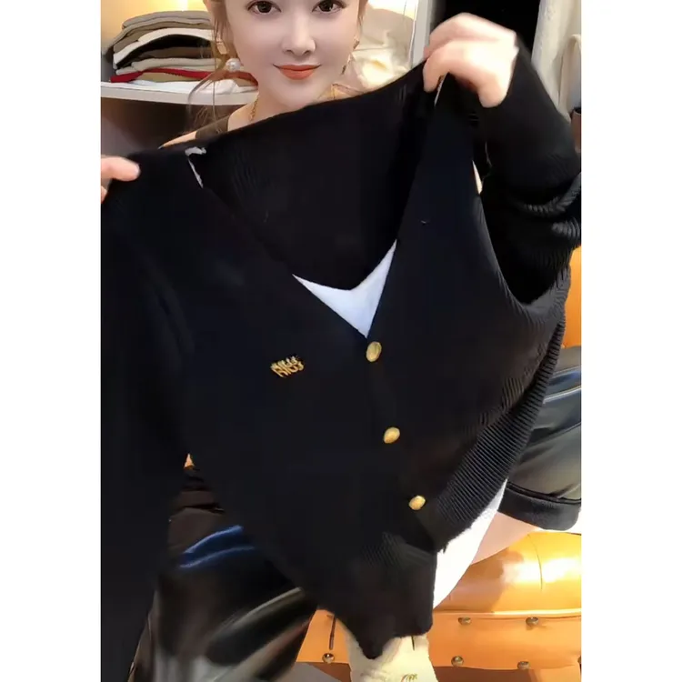 【现货】今年流行穿搭2025早秋新款常规显瘦毛针织衫假两件长袖上衣