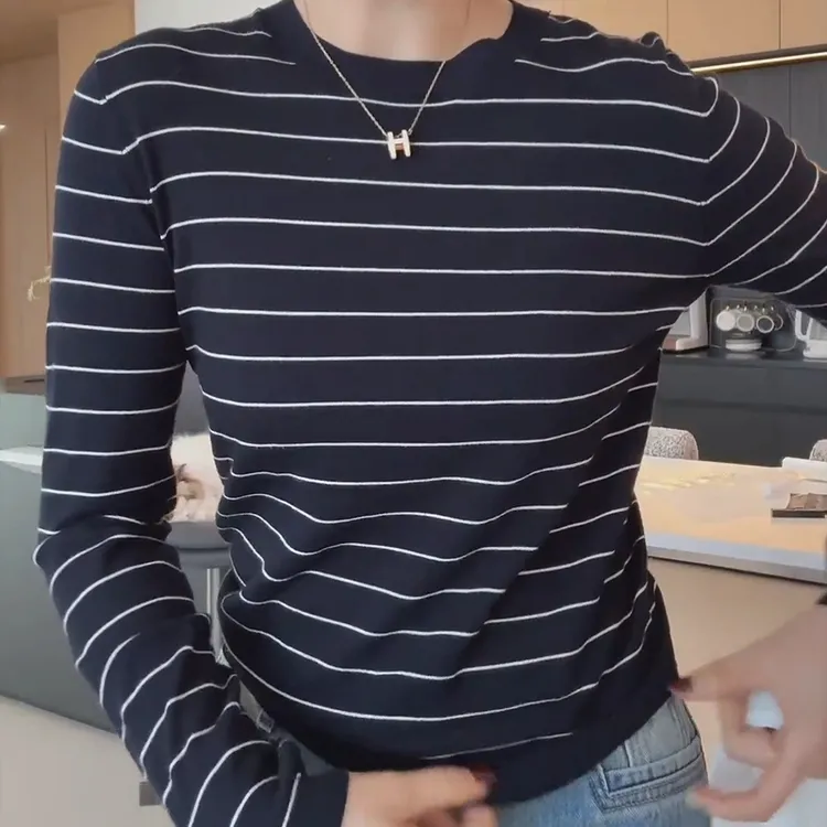 春秋上新潮流时尚休闲经典条纹长袖百搭圆领T恤修身显瘦针织衫女