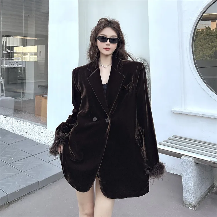 高定气质宽松显瘦西装外套女秋冬新款设计感袖口拼接毛毛袖中长款