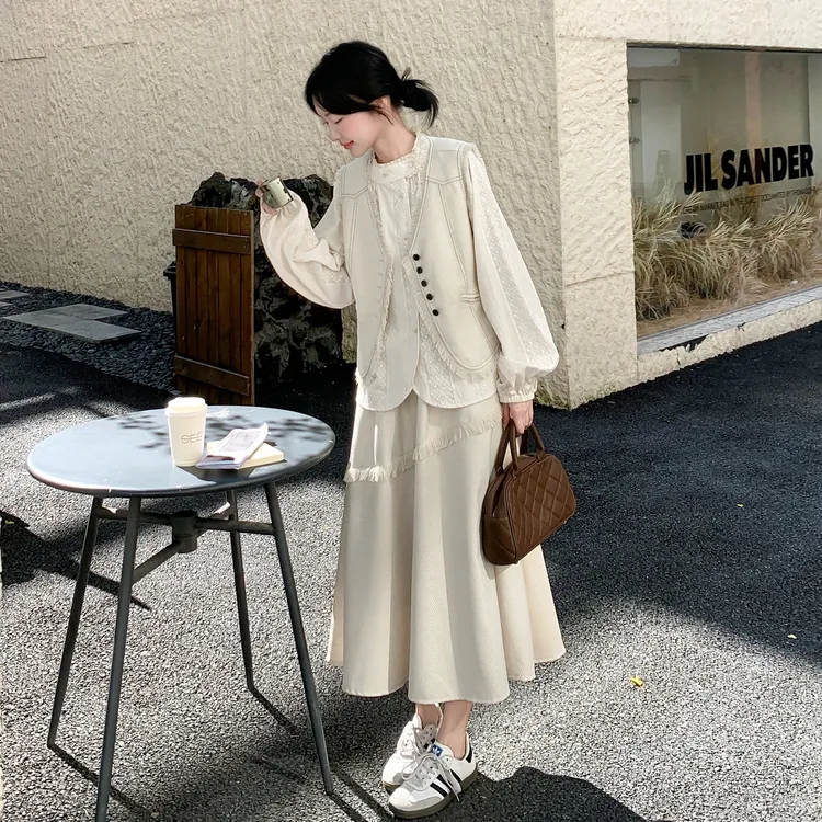 秋款气质套装蕾丝花边领口上衣搭配复古马甲与半身裙三件套满满家
