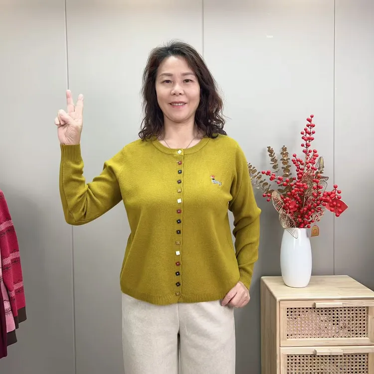 中老年妈妈针织秋季圆领常规狗长袖毛针织衫休闲衫网红开衫气质