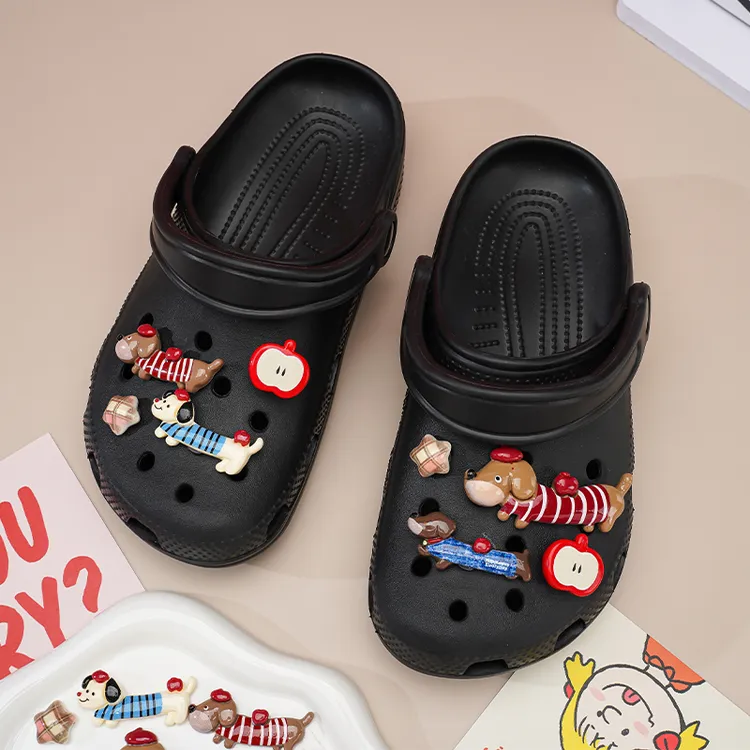 网红洞洞鞋配饰可爱苹果腊肠小狗鞋花装饰扣diy配件适配crocs鞋扣