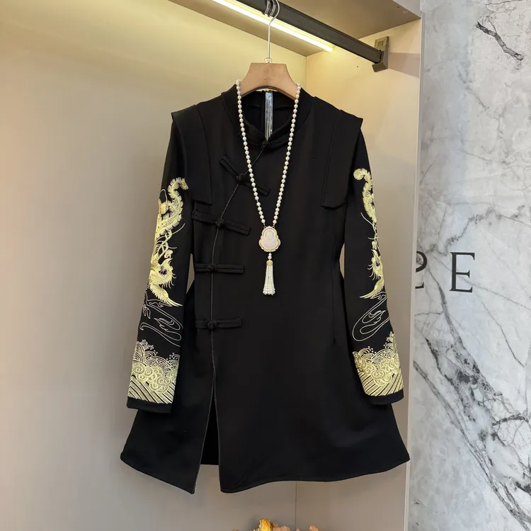 2025时尚气质别致新中式刺绣大码秋冬轻熟设计感显瘦旗袍裙0917