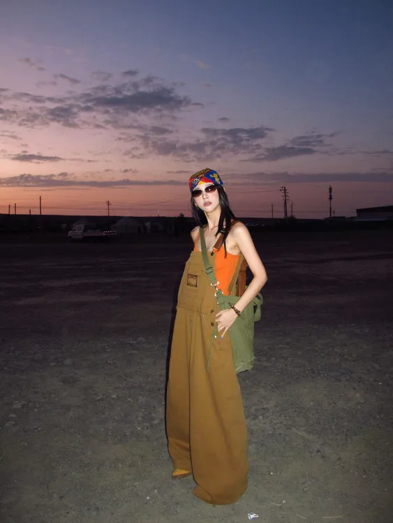 杨九七 美式复古牛仔背带裤女秋冬新款百搭宽松显瘦阔腿裤女 7577