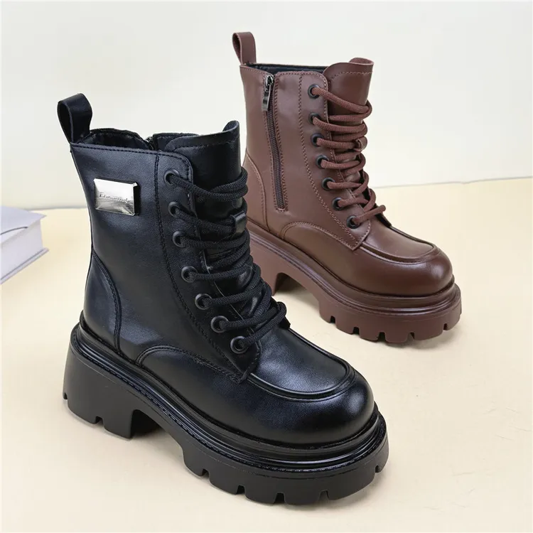 加绒保暖马丁靴女英伦风秋冬新款简约加绒潮酷皮毛一体显瘦短靴