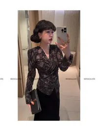 8802#植绒V领女人味上衣