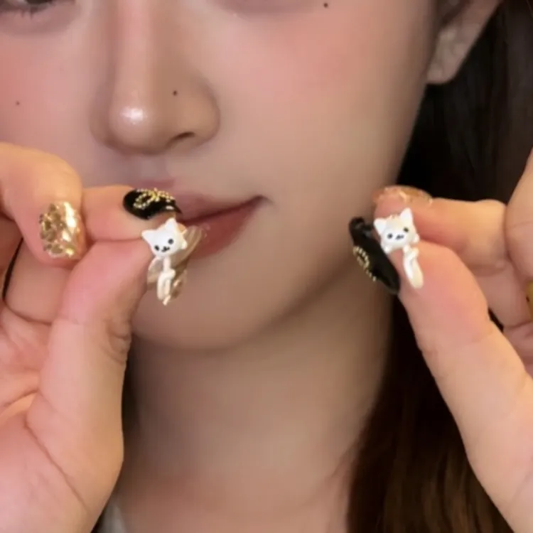 铜合金耳饰 韩系可爱小猫咪耳钉女简约时尚小众高级感百搭耳饰