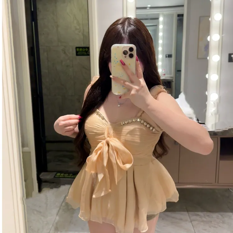 2025新款夏装显瘦短款辣妹气质性感镶砖设计感小衫女