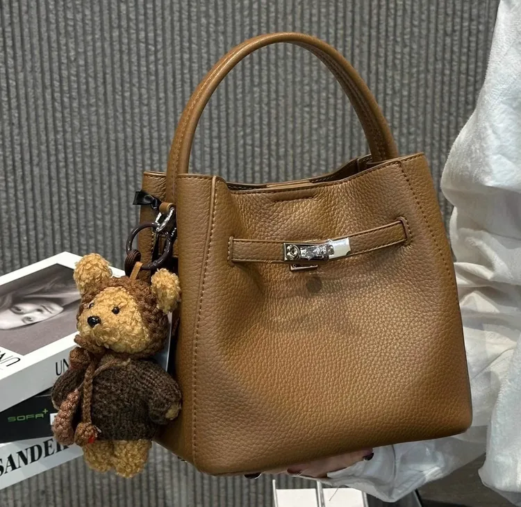 真皮水桶包菜篮子手提包2025新款高级通勤简约时尚休闲单肩斜挎包