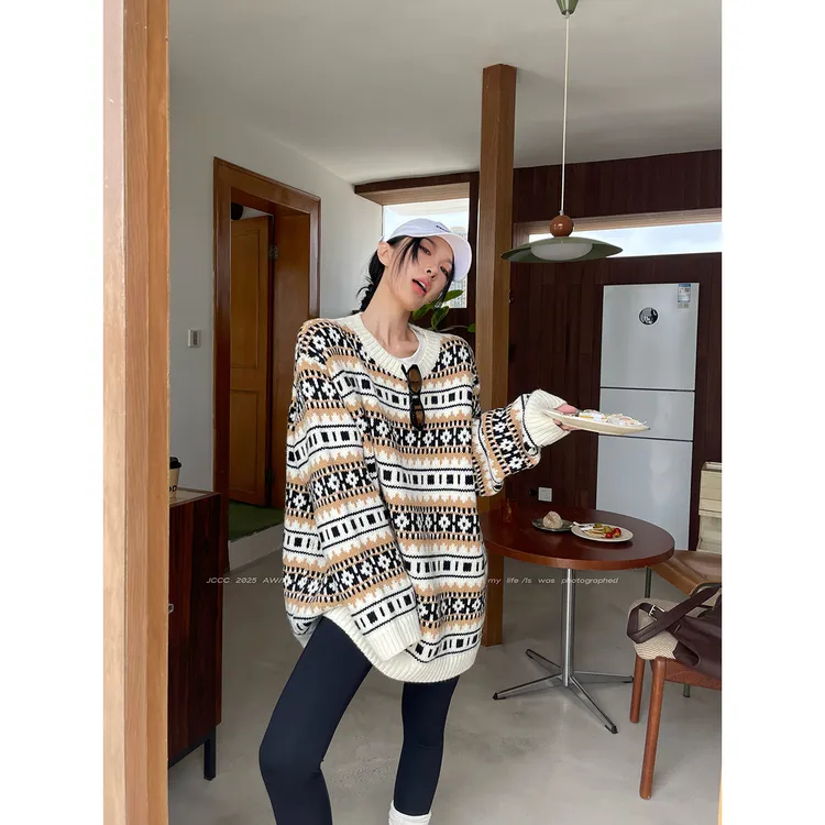 JCCC影子【时光织纹】卡其色复古羊毛提花撞色圆领针织毛衣JE5PBS11