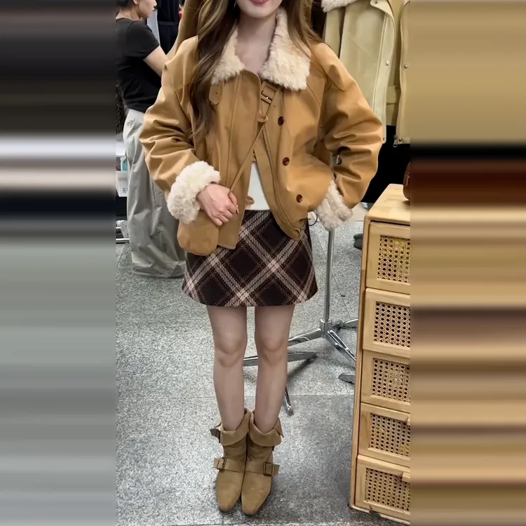 皮毛一体翻领羊羔毛外套女秋冬2025新款韩系巨好看小个子短款上衣