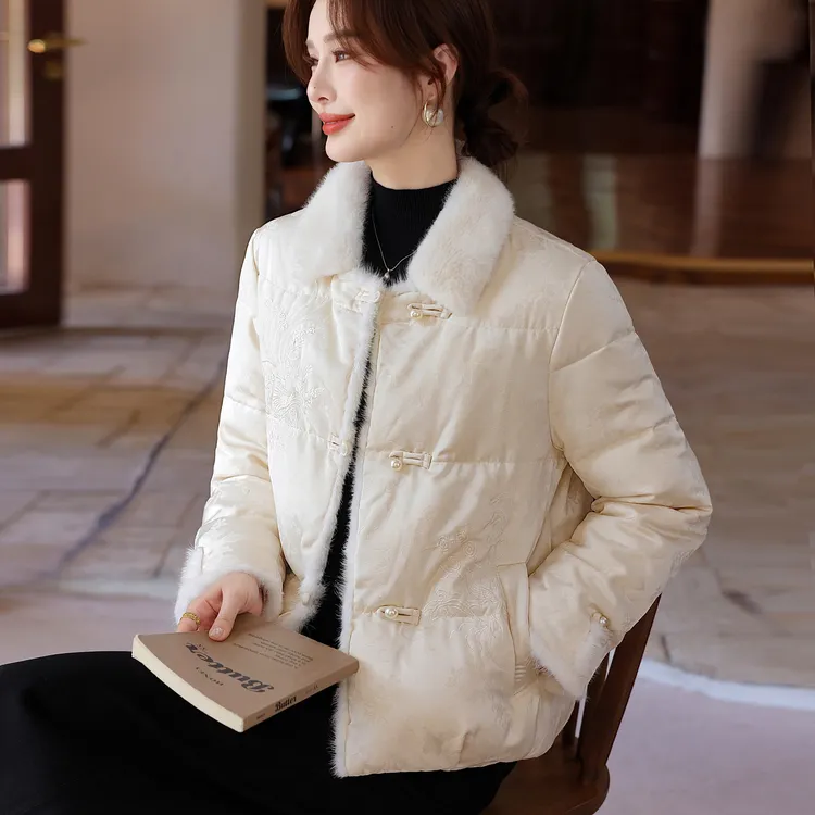 2025年妈妈装冬季新款洋气减龄上衣中老年女冬季国风保暖棉服外套