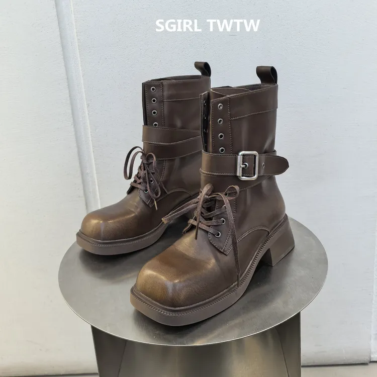 SGIRL TWTW2025年新款超酷帅气擦色厚底大头绑带马丁靴低筒短靴女