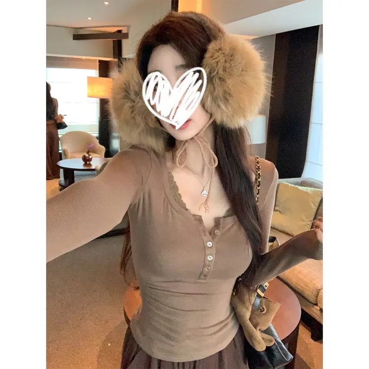 2025年冬季新款法式高级设计感蕾丝拼接磨毛打底衫女内搭修身上衣