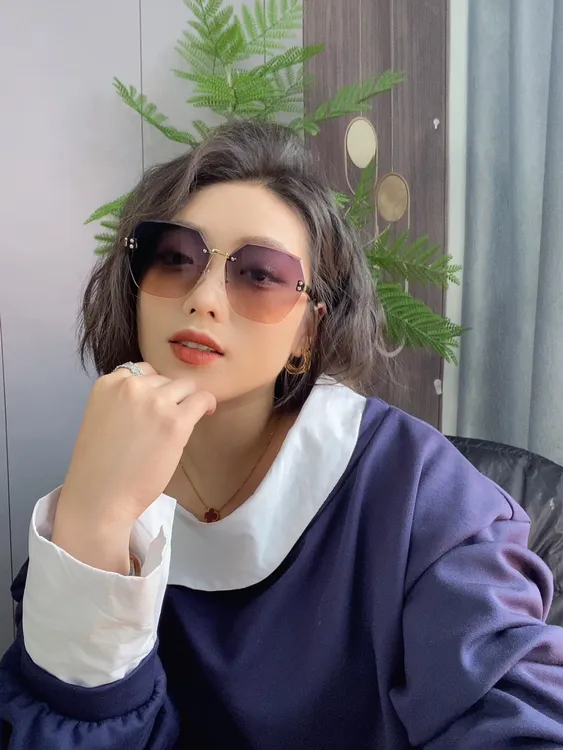 新款网红墨镜女街拍复古原宿风无框太阳镜渐变色近视平光眼镜